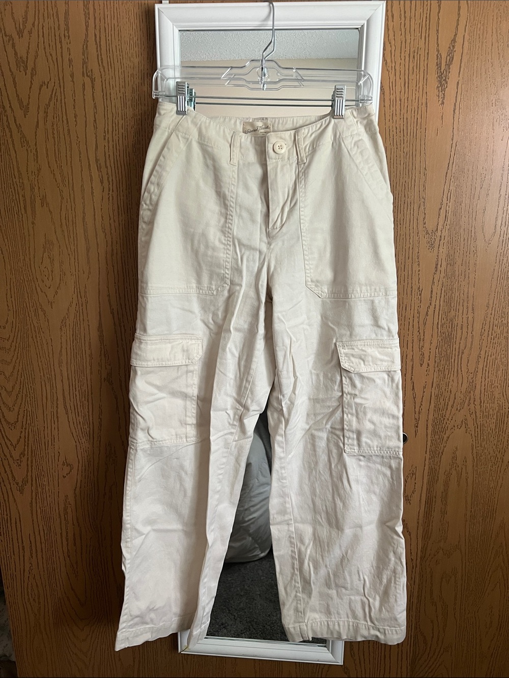 Universal Thread Cream Wide-Leg Cargo Pants